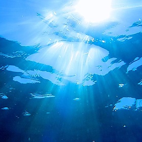 Sunrays under water - feichtnerc