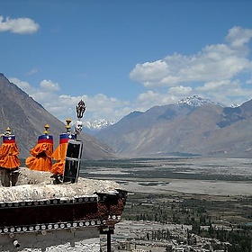 Looking out at Nubra Valley - Sistak