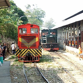 Train @ Tenom, Sabah, Malaysia - timparkinson