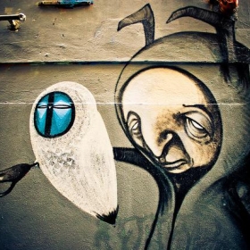 38 melbourne graffiti - Looking Glass