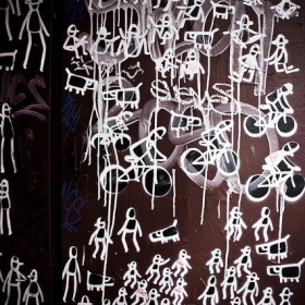 059 melbourne graffiti - Looking Glass