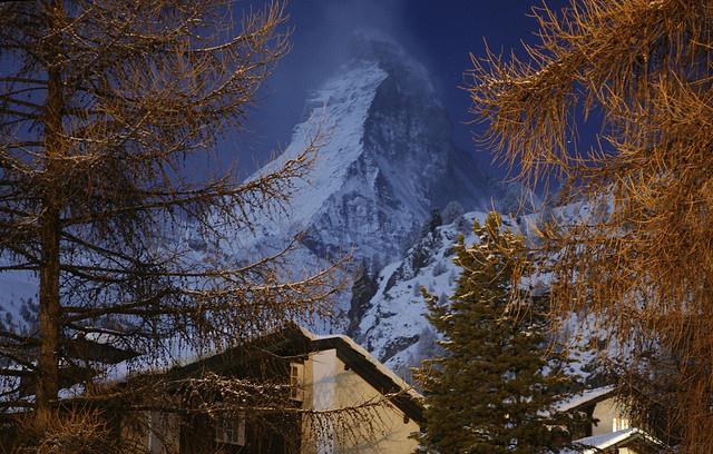 2009_12_30_moonlit_matterhorn